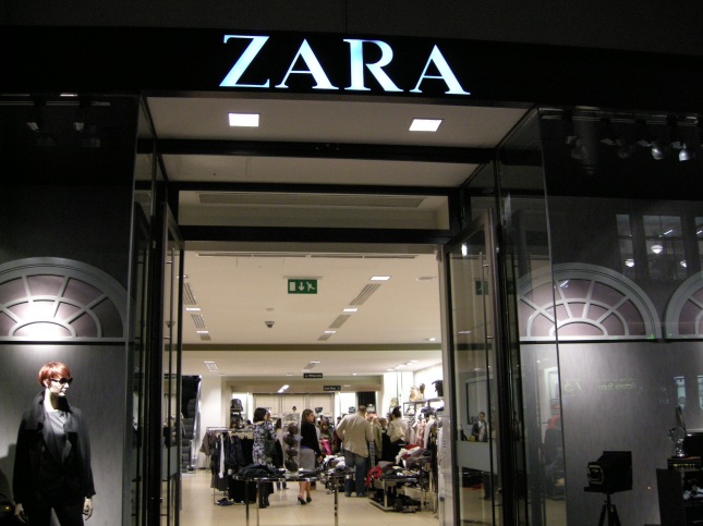 Tư vấn thiết kế showroom với bí quyết tạo ra những thông điệp dễ nhớ. Zara_-_london_uk_27